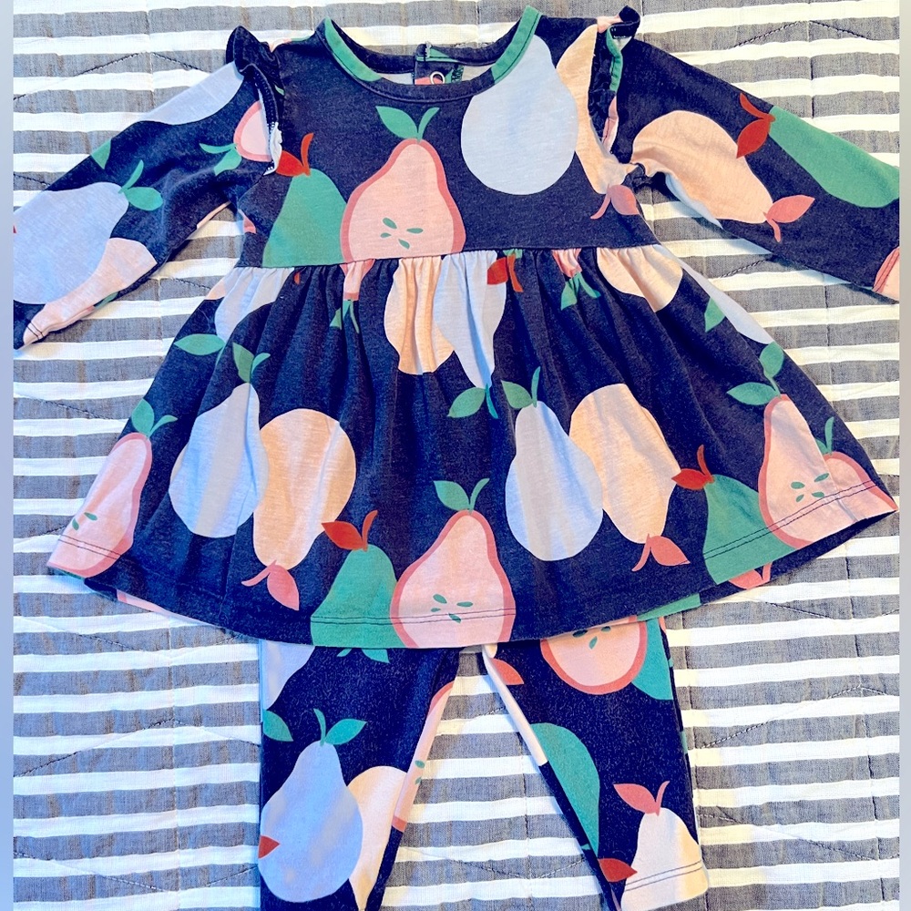 Carter’s Pear Outfit.